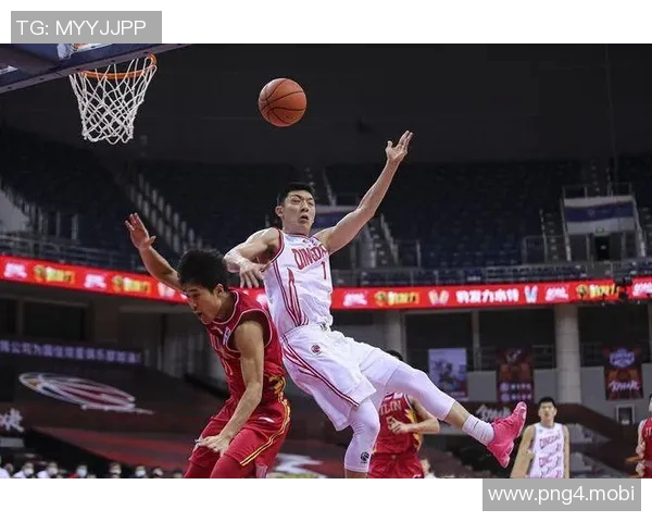 CBA抽象搞笑一幕！江苏男篮啦啦队臂力这么大？旗杆子都被摇断了